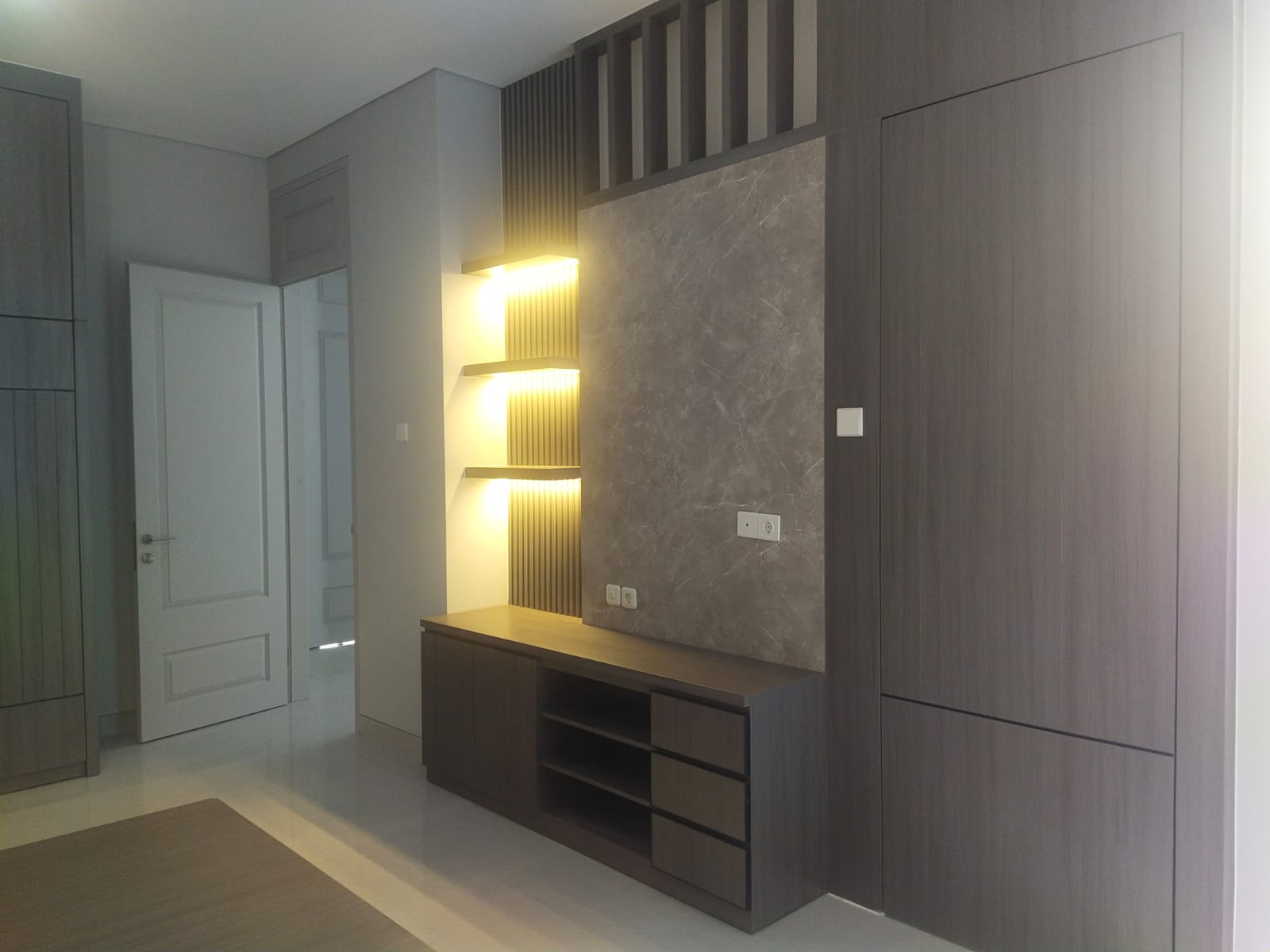 Modern Platform Bed with Storage